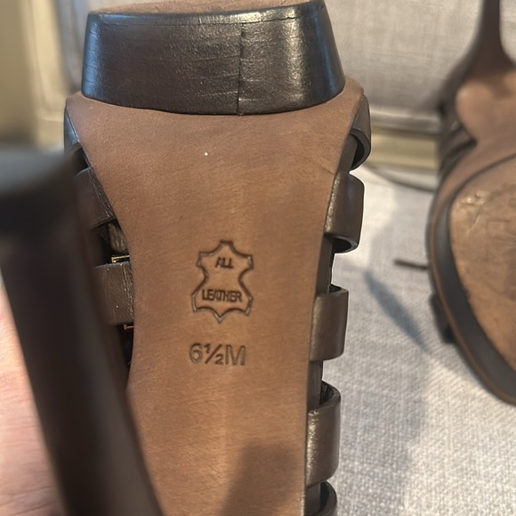 Tory Burch Gladiator Heels. Brown leather - size 6.5M - Picture 9 of 17